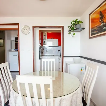 Ana, 2 Bedroom, Near Sandy Beach Apartment
