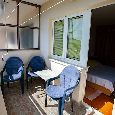 Ana, 2 Bedroom, Near Sandy Beach Apartment *