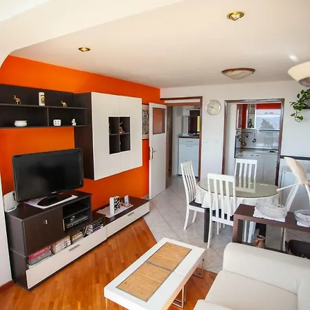 Ana, 2 Bedroom, Near Sandy Beach * Omis