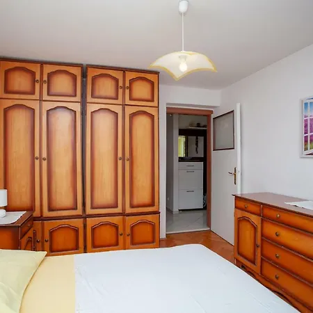 Apartment Ana, 2 Bedroom, Near Sandy Beach Omis