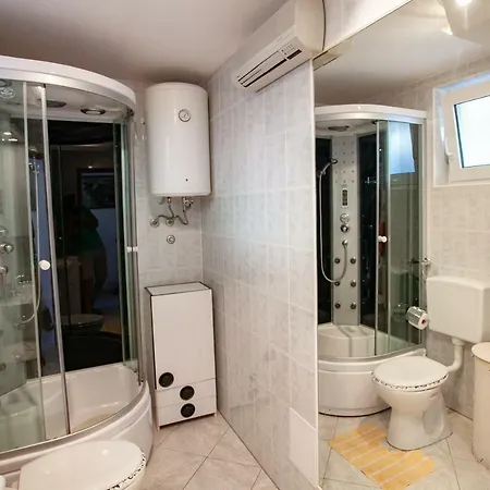 Apartment Ana, 2 Bedroom, Near Sandy Beach Omis